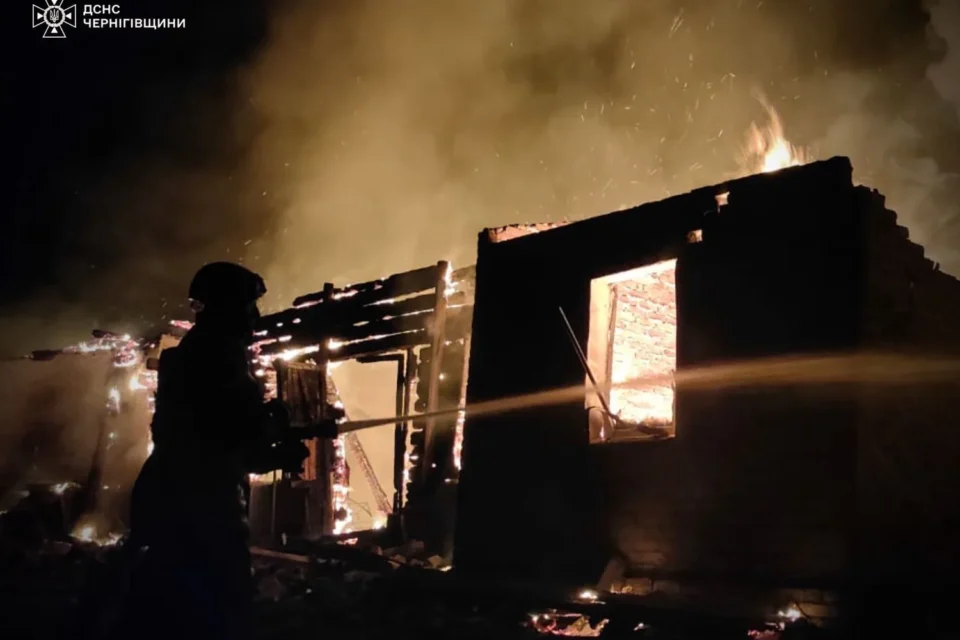 рф поранила 8 людей під час атак на Чернігівщину, вночі вдарила по Чернігову