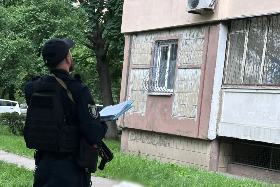 Викинув собаку з шостого поверху - киянину оголосили про підозру
