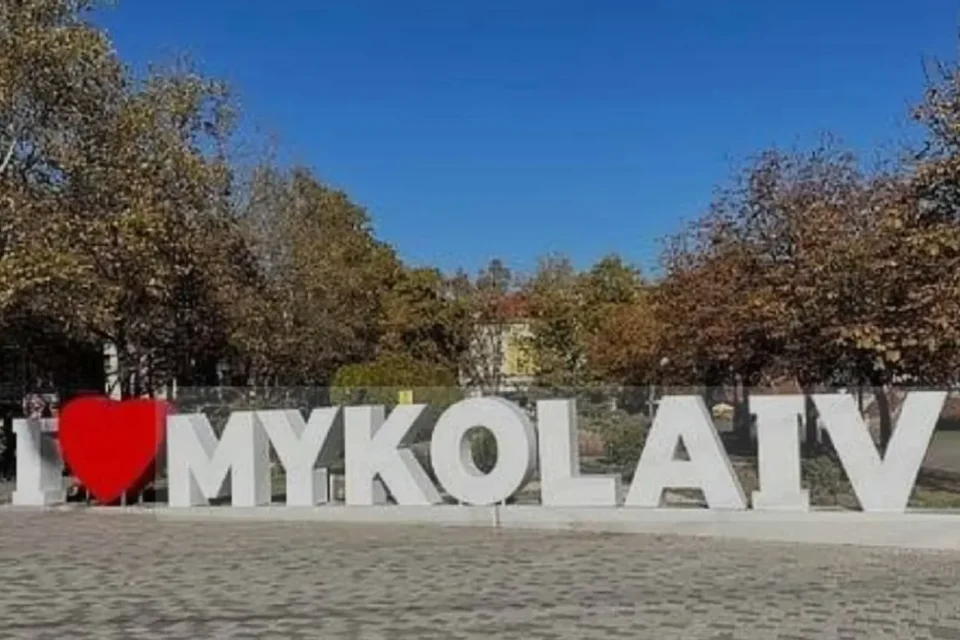 Нічна атака шахедів на Миколаїв призвела до госпіталізації людей та руйнувань