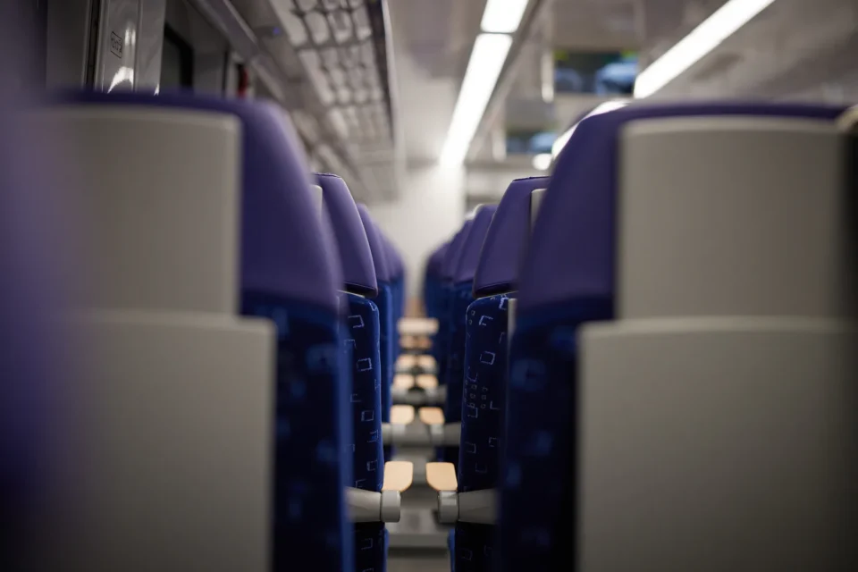 Масована атака рф призвела до затримки низки поїздів на понад три години