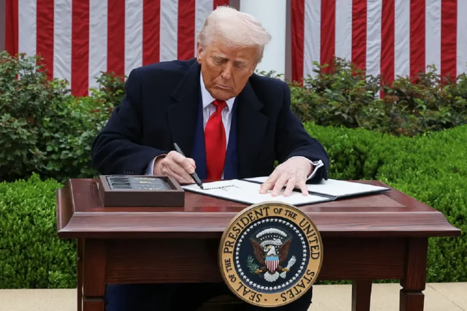Трамп готовий запровадити нові тарифи для десятків країн цього тижня - FT