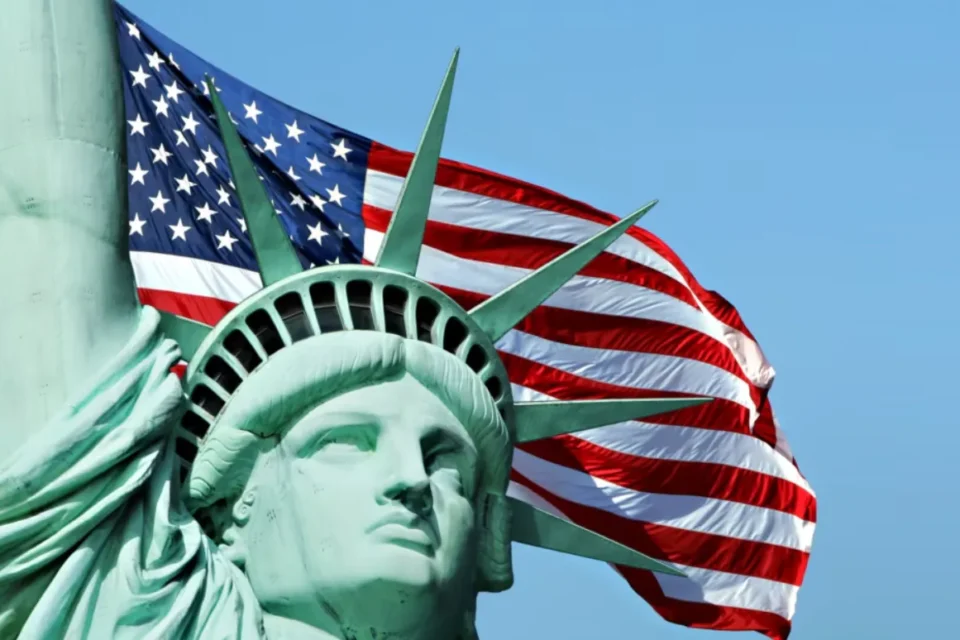 США запроваджують постійну програму візових застав до 20 тисяч доларів для громадян 50 країн