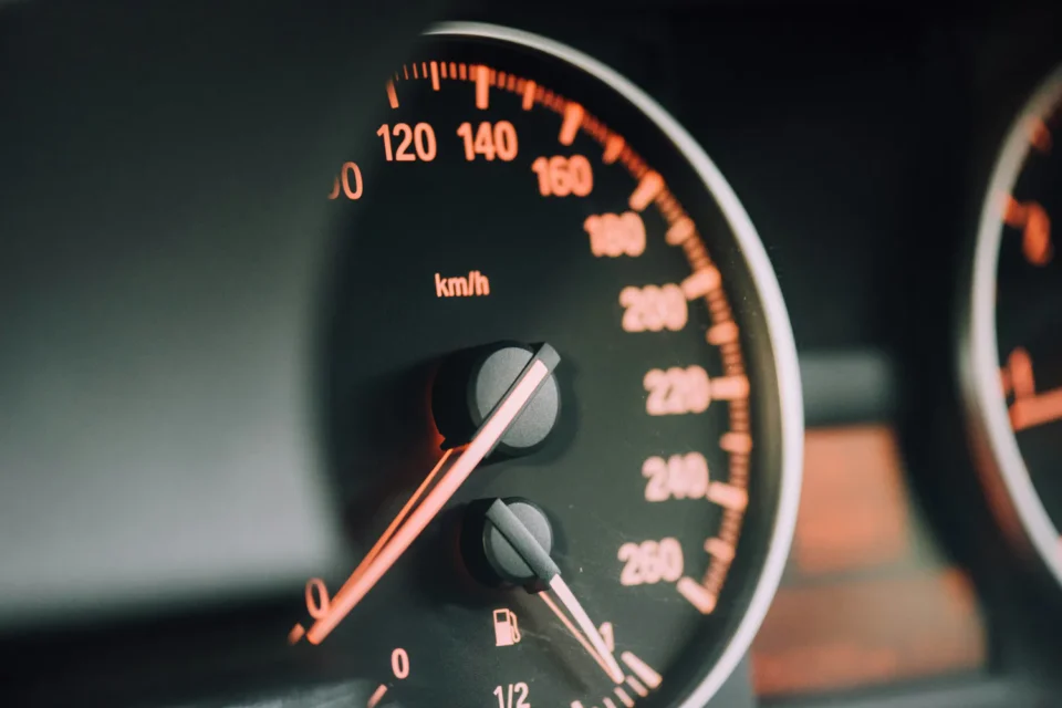 Українці імпортували майже 170 тис. авто за пів року - скільки електрокарів і звідки везуть