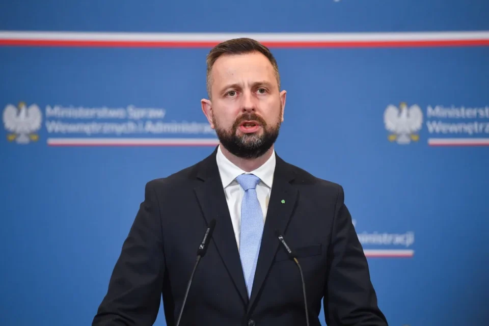 "Для вас росія перестала бути ворогом" - у Міноборони Польщі відповили опозиції після порушення повітряного простору