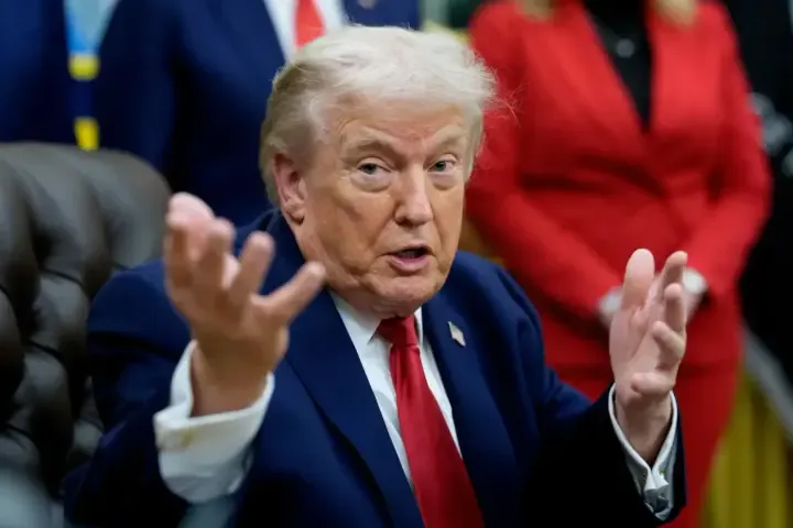 Трамп порівняв прибуття мігрантів в Іспанію з