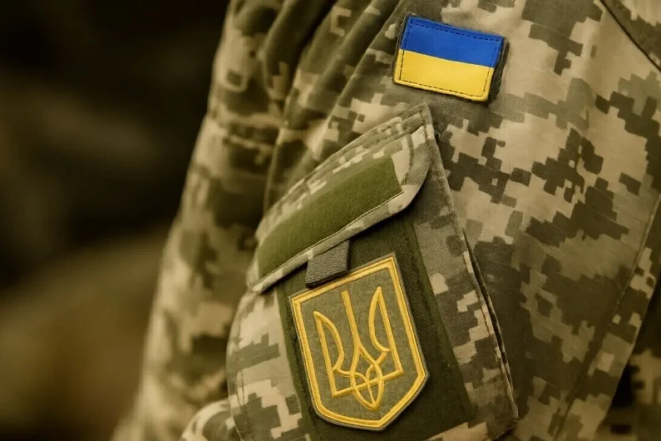 На Черкащині люди у військовій формі зламали двері і проникли в будинок. У ТЦК заявили, що проводять перевірку